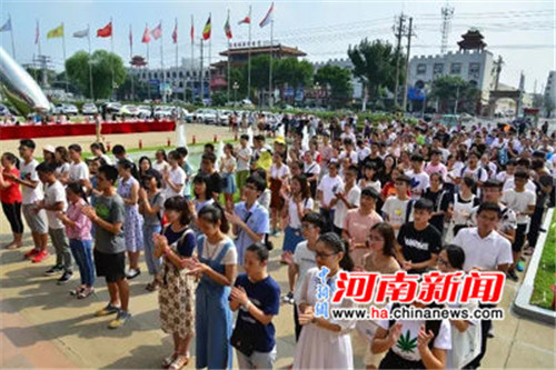 此次儀式中，雙匯集團(tuán)漯河總部共有210名員成為第一批“金秋獎(jiǎng)學(xué)”的獲得者。