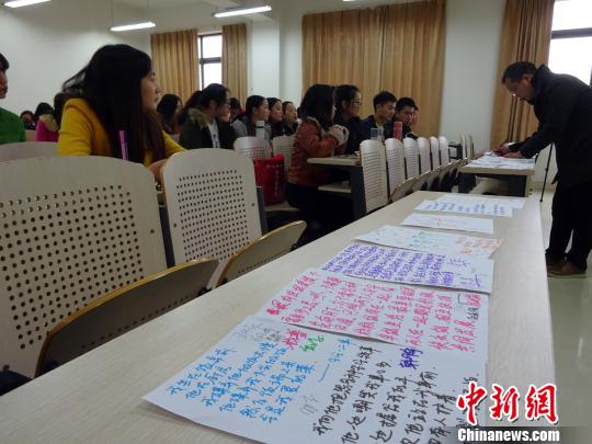 圖為鄭州師范學(xué)院“愛情心理學(xué)課”課堂。 周小云 攝