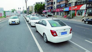 來看鄭州首創(chuàng)“內(nèi)嵌式”停車位長啥樣？