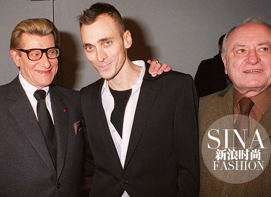 Yves-Saint-Laurent、Hedi-Slimane、Pierre-Bergé在Dior后臺(tái)的合影