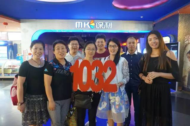 認(rèn)識的不認(rèn)識的，拍張合照就是朋友啦