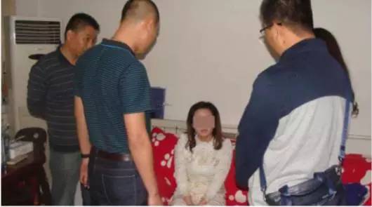 警方抓捕嫌疑人龐某衛(wèi)現場。警方供圖