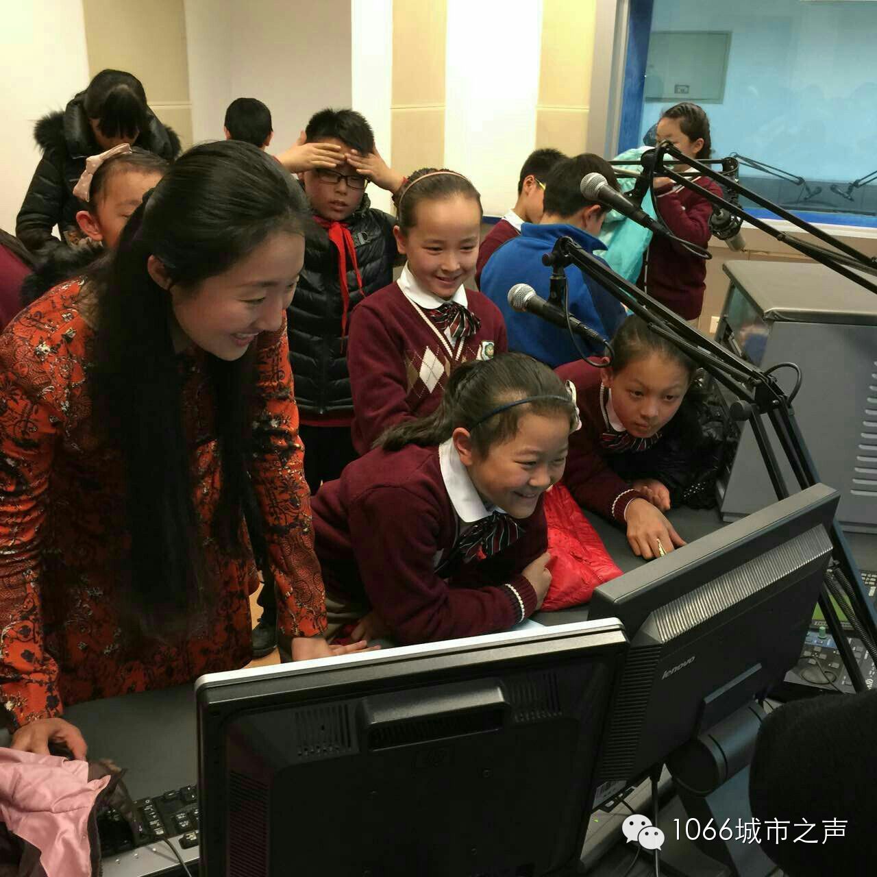 “好激動，好激動”！天天上學(xué)、放學(xué)都從廣播大廈經(jīng)過，今天終于進來了！