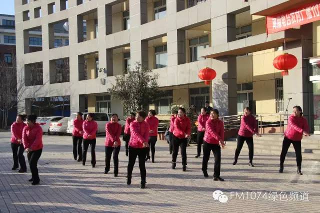 鄭州人民醫(yī)院生命奇跡藝術團《白金急救十分鐘》舞蹈表演