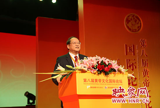 臺灣大學(xué)哲學(xué)系教授、美國耶魯大學(xué)哲學(xué)博士傅佩榮做演講