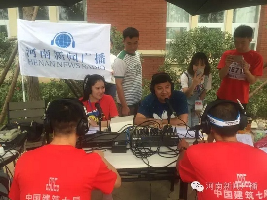 直播間被圍觀群眾包圍啦，是不是沒有看過我們的直播？