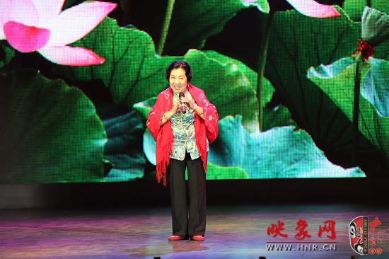 著名越調(diào)表演藝術(shù)家、越調(diào)皇后毛愛(ài)蓮演唱《白奶奶醉酒》選段“好一個(gè)俊俏的趙鳳英”