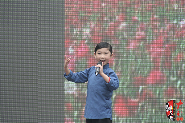 河南軒逸少兒藝術(shù)培訓中心秦悅陽演唱豫劇《朝陽溝》選段“俺外甥在部隊”