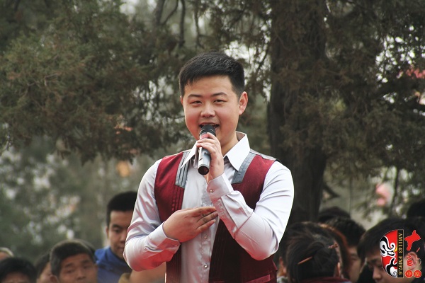2012年度河南十大名票榜首、《梨園春》2007年度銀獎(jiǎng)擂主陳迎輝演唱豫劇《春秋配》選段“遇君子在荒