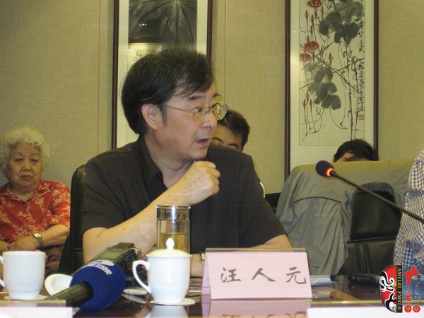 中國戲曲音樂學會副會長、江蘇省劇協(xié)主席汪人元