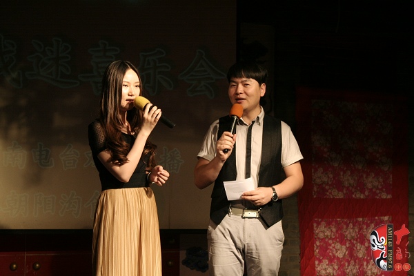 主持人：河南電臺戲曲廣播《越學(xué)越開心》主持人張琳，著名戲曲節(jié)目主持人、戲曲廣播當(dāng)家小生月陽