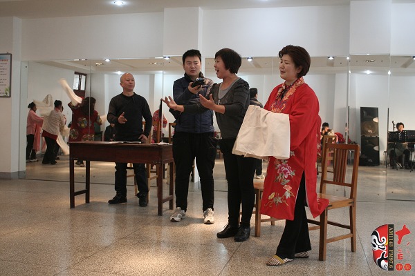 著名戲曲節(jié)目主持人、河南電臺(tái)戲曲廣播當(dāng)家小生月陽錄制現(xiàn)場花絮