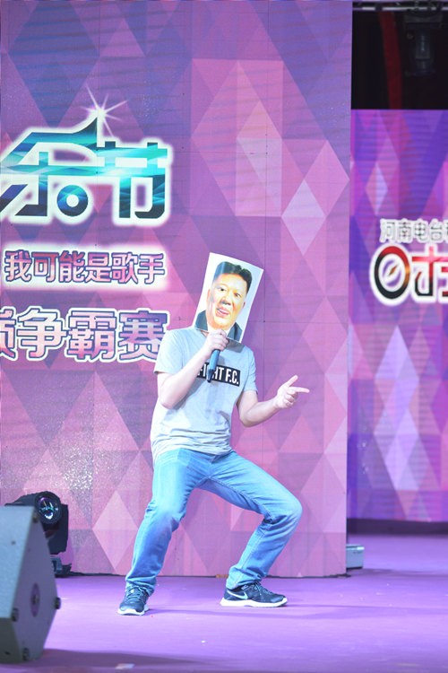 不過(guò)隨后的阿強(qiáng)老師現(xiàn)場(chǎng)傳授RAP教程，同樣不遜于老楊呢！！