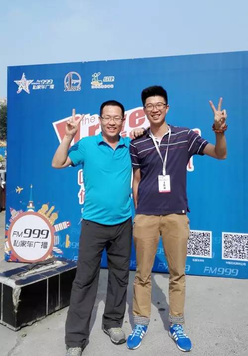 主播鄭強(qiáng)，這兩條大長腿，恩…適合去學(xué)游泳