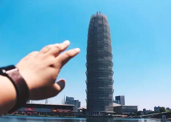 鄭州的新高度，鄭州會展賓館，高280米。