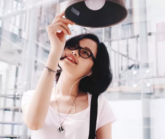 當然，怎么能少的了美女出鏡？