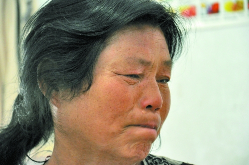 談及女兒的病情，王學鳳不禁哭了出來