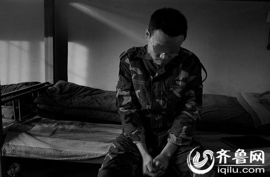 　因癡迷于賭博，研究生方光被學校開除。方光在濟南一戒網(wǎng)學校接受教育