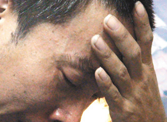 10歲方姓男童遭割喉殺害，父親淚流不止說(shuō)，小兒子走了，他不知道該如何活下去。 臺(tái)灣《聯(lián)合報(bào)》