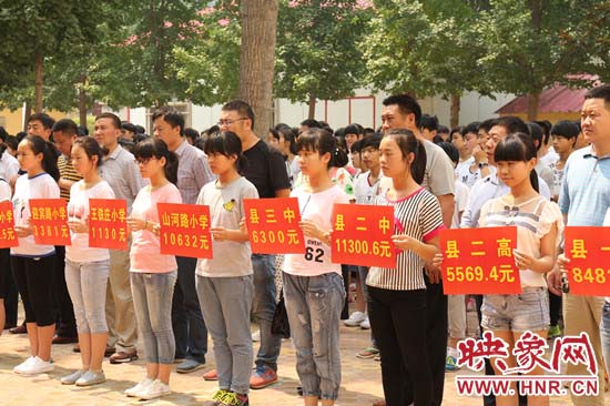 經(jīng)過一周的廣泛宣傳動員，全縣教育系統(tǒng)共捐款174113元。