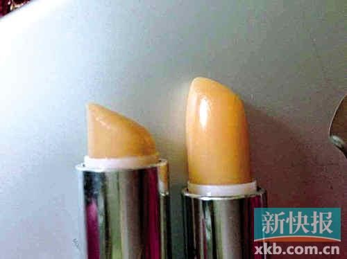 ■蘇小姐將其在專柜和聚美優(yōu)品購買的伊麗莎白雅頓唇膏對比，產(chǎn)品包裝和唇膏顏色明顯不同。