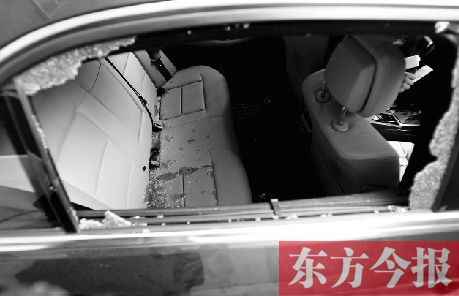 前日晚，鄭州市順河路一家屬院，一輛汽車被撬，物品被盜