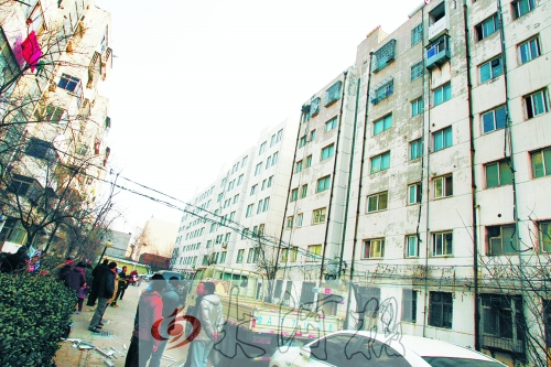 鄭州市瑞達(dá)路啟明村小區(qū)一戶居民家中（紅圈標(biāo)示處），天然氣發(fā)生爆炸。
