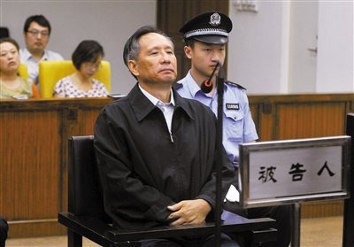 9月10日，北京市第二中級(jí)人民法院，張曙光在庭審中。