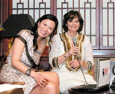 英國《每日郵報》刊發(fā)了一張鄧文迪曾幫助布萊爾夫人在中國推銷其自傳的圖片。