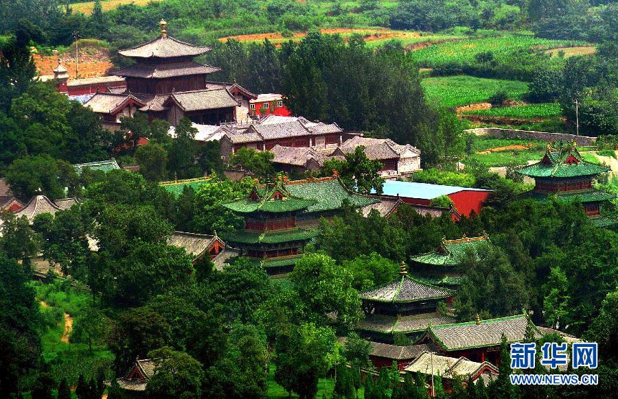 　從少林寺對(duì)面的山峰上俯瞰少林寺常住院的全貌(2012年8月4日攝)。