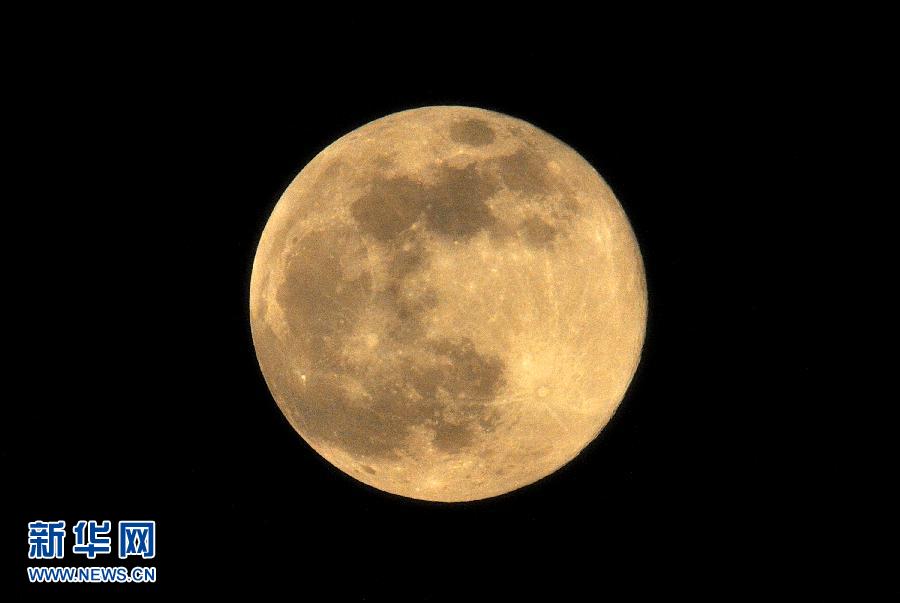 6月23日晚，云南省昆明市上空的圓月。
