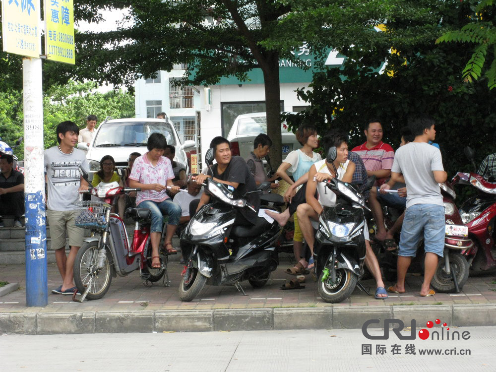2013年07月10日，廣西壯族自治區(qū)北海市，依然有很多外地人聽(tīng)信謠言不肯離去。圖片來(lái)源：飛影/CF