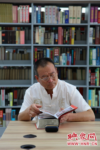 圖書館內(nèi)巨大的存書量，能讓鄭州市民盡情感受閱讀的快樂。