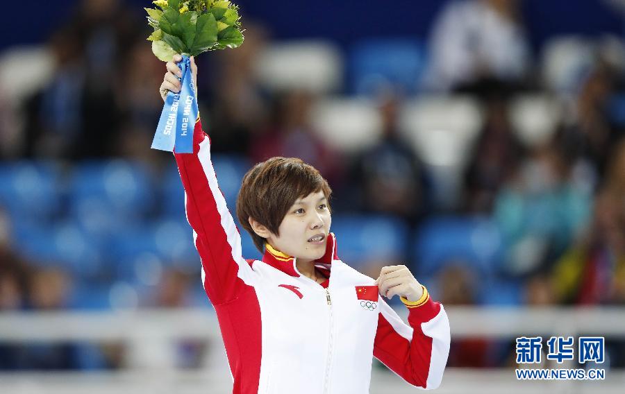 2月13日，中國選手李堅柔在獻(xiàn)花儀式上。