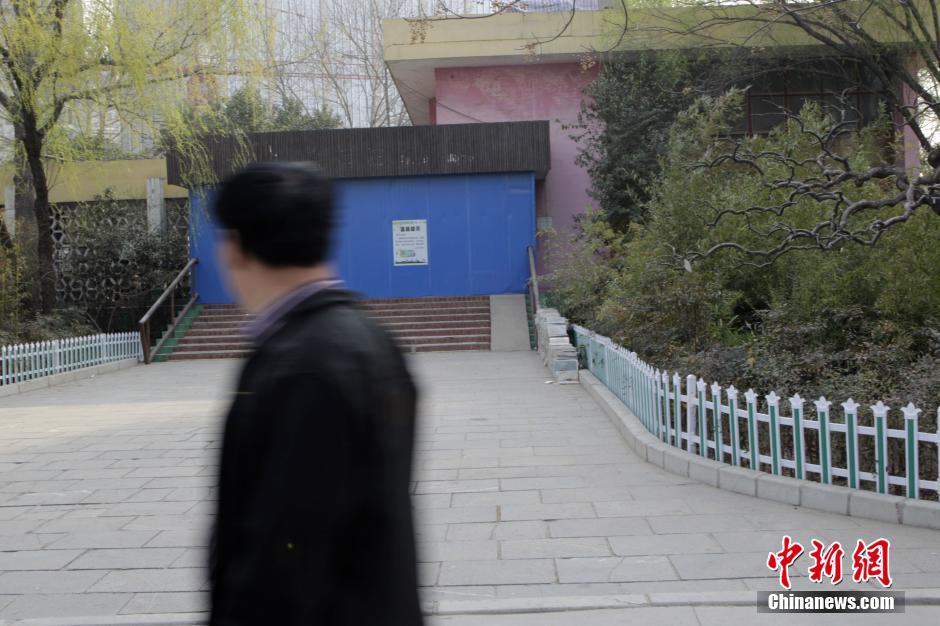 3月17日，河南鄭州動(dòng)物園，原經(jīng)批準(zhǔn)用于大熊貓飼養(yǎng)的場(chǎng)館已經(jīng)關(guān)門(mén)。