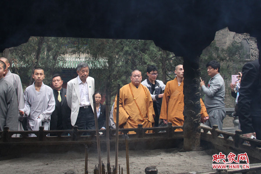 少林寺方丈與中國公共外交協(xié)會(huì)副會(huì)長(zhǎng)舒乙