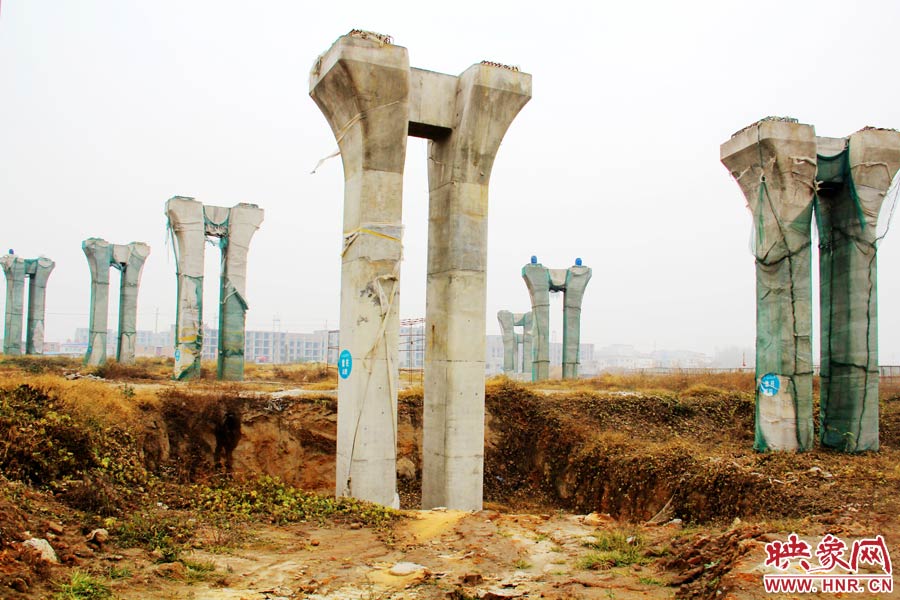 相關(guān)負(fù)責(zé)人也對(duì)外表示，投資15個(gè)億的項(xiàng)目，實(shí)際到賬的只有6000多萬(wàn)元，所以工程被迫停下。