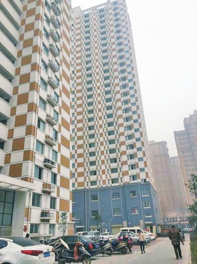 鄭州中基都市春天小區(qū)的公租房一直在閑置,樓下門面房已營(yíng)業(yè)很長(zhǎng)時(shí)間。