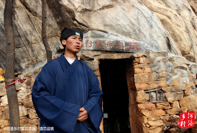 在這個山洞住多久，他沒有時間表，他說要看自己的內(nèi)心，修行夠了就離開，如果需要繼續(xù)修行，就從這里“安老病死