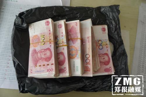 男子坐公交只顧玩手機(jī) 把買(mǎi)房的5萬(wàn)現(xiàn)金忘車上