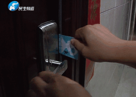 驚！一張卡片秒開防盜門 你家的門還安全嗎？