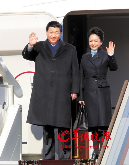國家主席習(xí)近平首次出訪俄羅斯，夫人彭麗媛陪同。