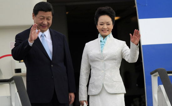 習(xí)近平和夫人彭麗媛在坦桑尼亞。資料圖