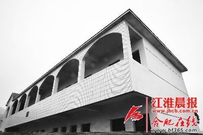 事發(fā)小學(xué)。晨報記者 高博 攝