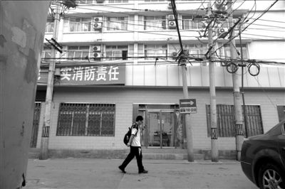 北京工商學(xué)院注冊(cè)地址西城區(qū)大醬坊胡同3號(hào)院，已經(jīng)是其他單位的辦公地點(diǎn)?！　【┤A時(shí)報(bào)記者潘之望攝