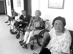 13個老人中，年齡最大的已經(jīng)99歲