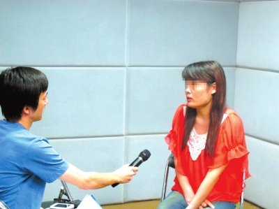 醫(yī)藥代表王慧在接受媒體采訪。記者 袁國(guó)禮/攝