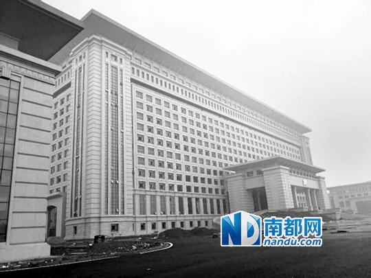 圖片顯示，湖南攸縣新建的發(fā)展中心樓群氣派，廣場龐大。 圖片來源：天涯論壇