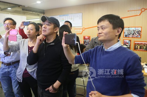 李連杰現(xiàn)身阿里巴巴，助陣雙十一。