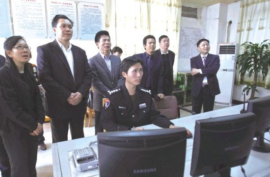 國家民政部農(nóng)村社區(qū)驗收評估組對南海區(qū)農(nóng)村社區(qū)建設(shè)進行檢查驗收。